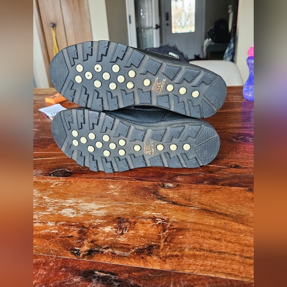 Sorel Black Quilted Boots - Picture 3 of 4